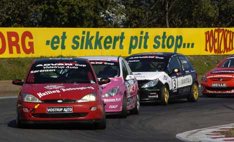 Leon Sørensen holdt titelrivalerne Kim Lund og Casper Lind Poulsen bag sig i søndagens løb i Advan Cup